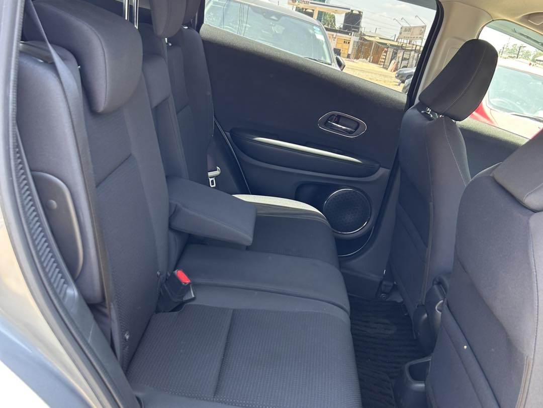 Toyota vitz Yom 2014 1300cc petro auto 2wd Asking price 899,000 Neg!