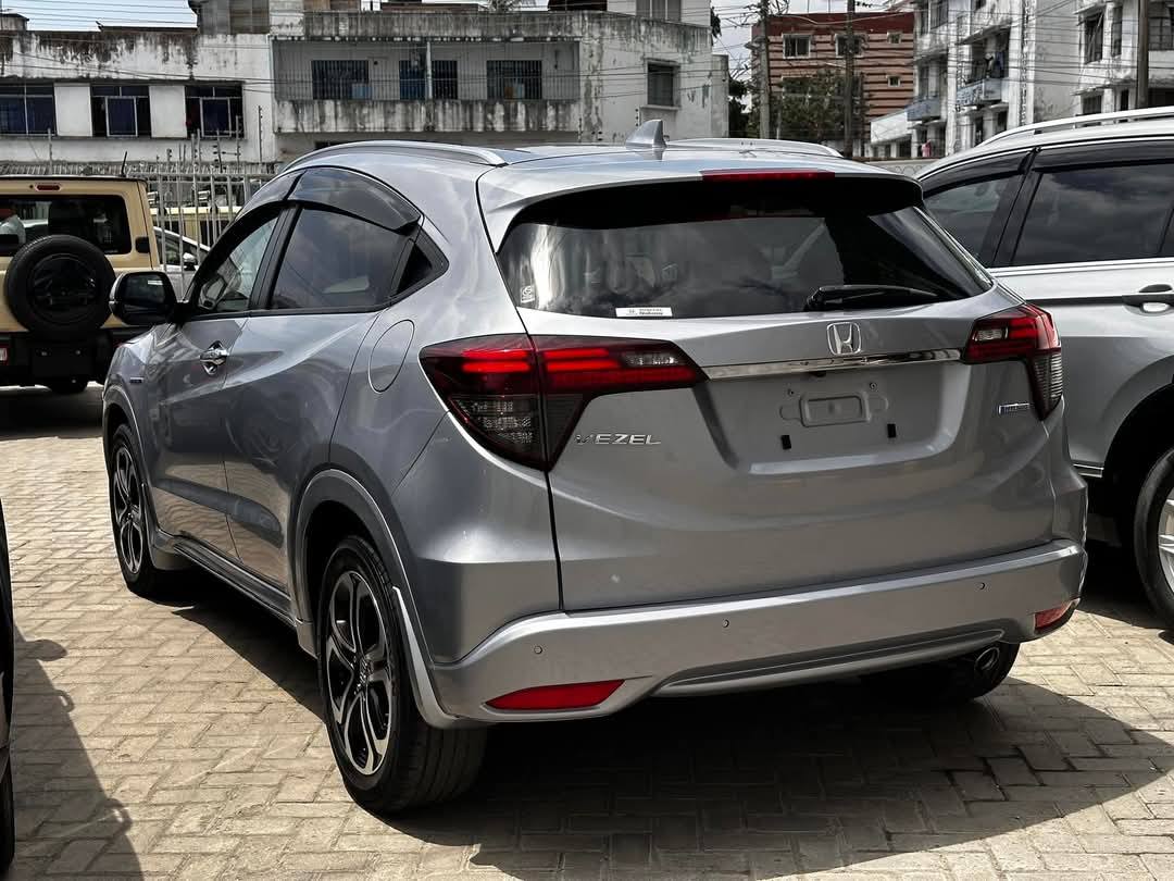 Honda vezel 2018 Model Petrol 1500cc hybrid  2,750,000 Neg!