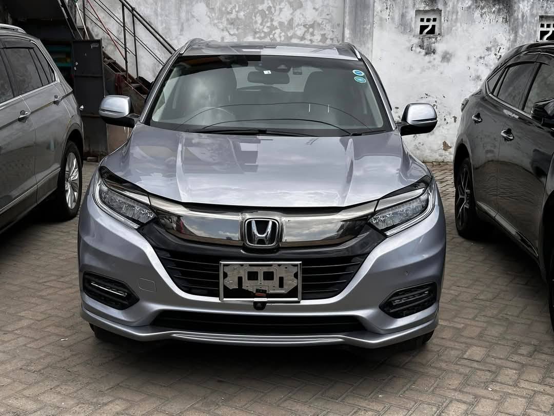 Honda vezel 2018 Model Petrol 1500cc hybrid  2,750,000 Neg!