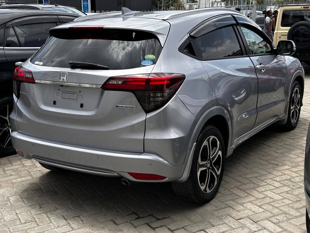 Honda vezel 2018 Model Petrol 1500cc hybrid  2,750,000 Neg!