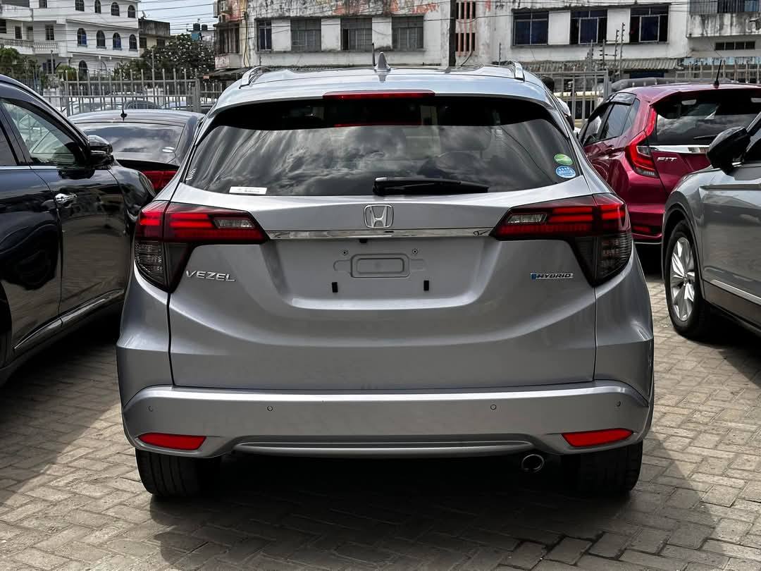 Honda vezel 2018 Model Petrol 1500cc hybrid  2,750,000 Neg!