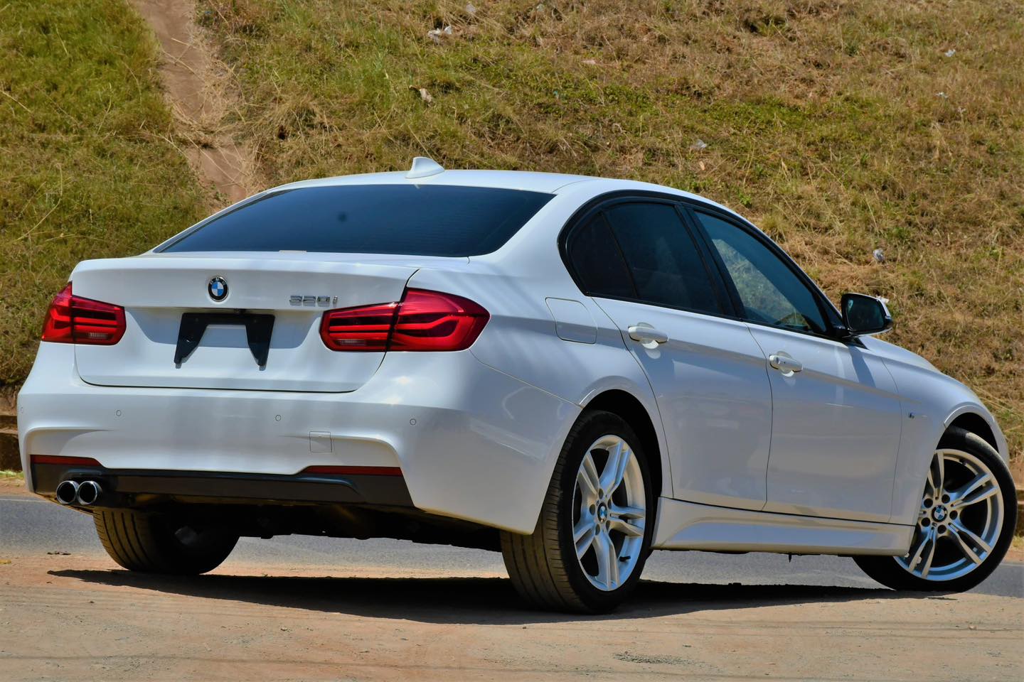 BMW 320i 2017 Model  2000cc petrol auto  3,600,000 Neg!