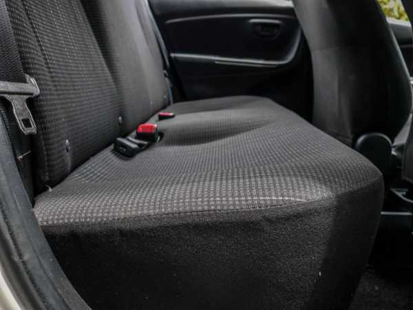 Toyota vitz Yom 2014 1300cc petro auto 2wd Asking price 899,000 Neg!