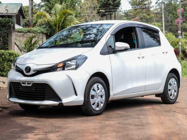 Toyota vitz Yom 2014 1300cc petro auto 2wd Asking price 899,000 Neg!